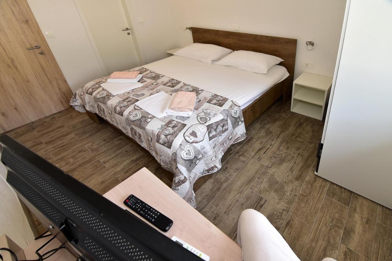 Apartments Dobrinic Makarska Buitenkant foto